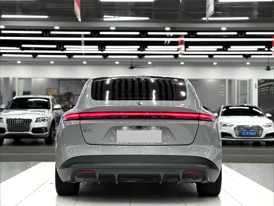 NIO ET5