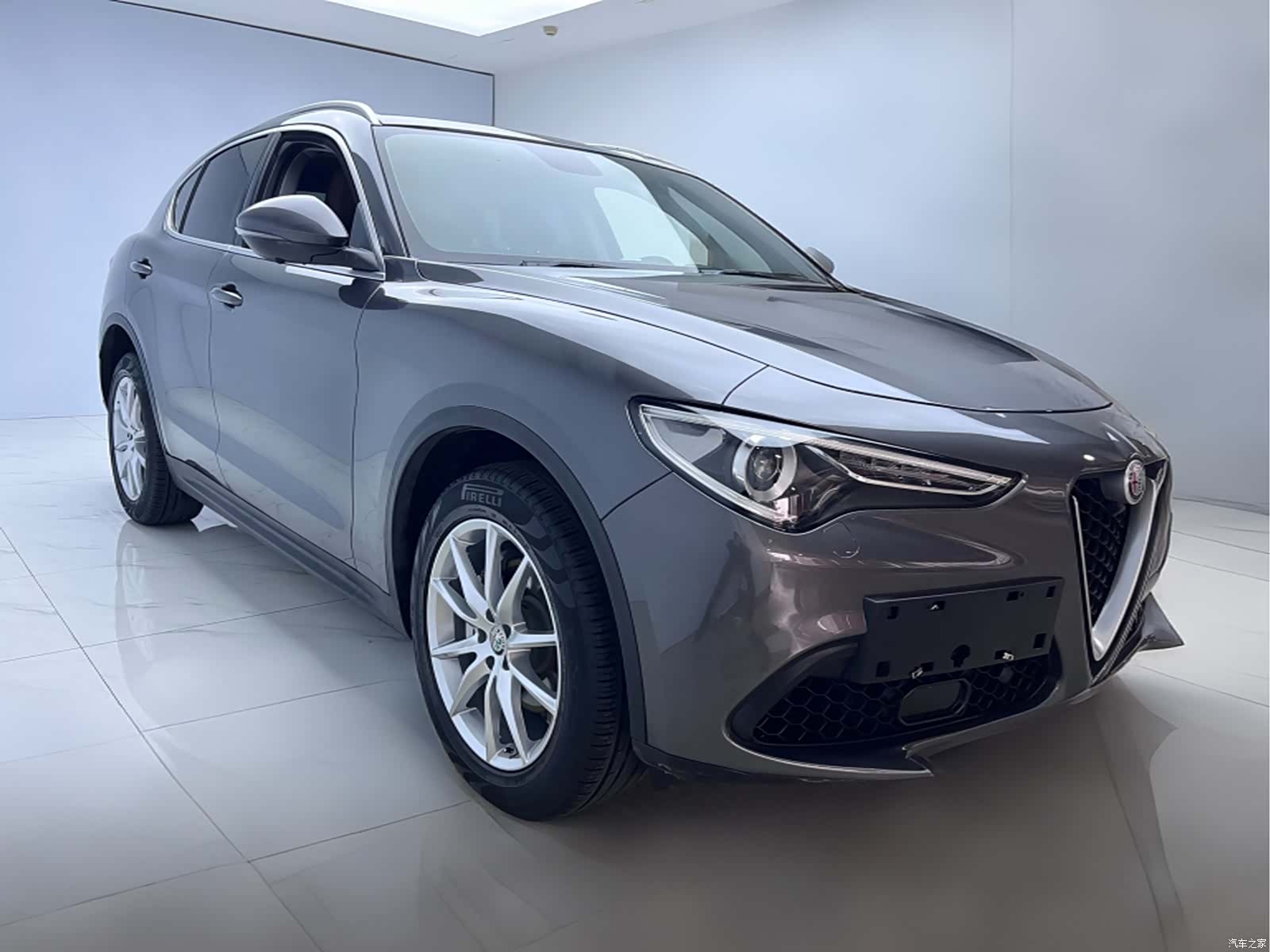Alfa Romeo Stelvio, 2019 3