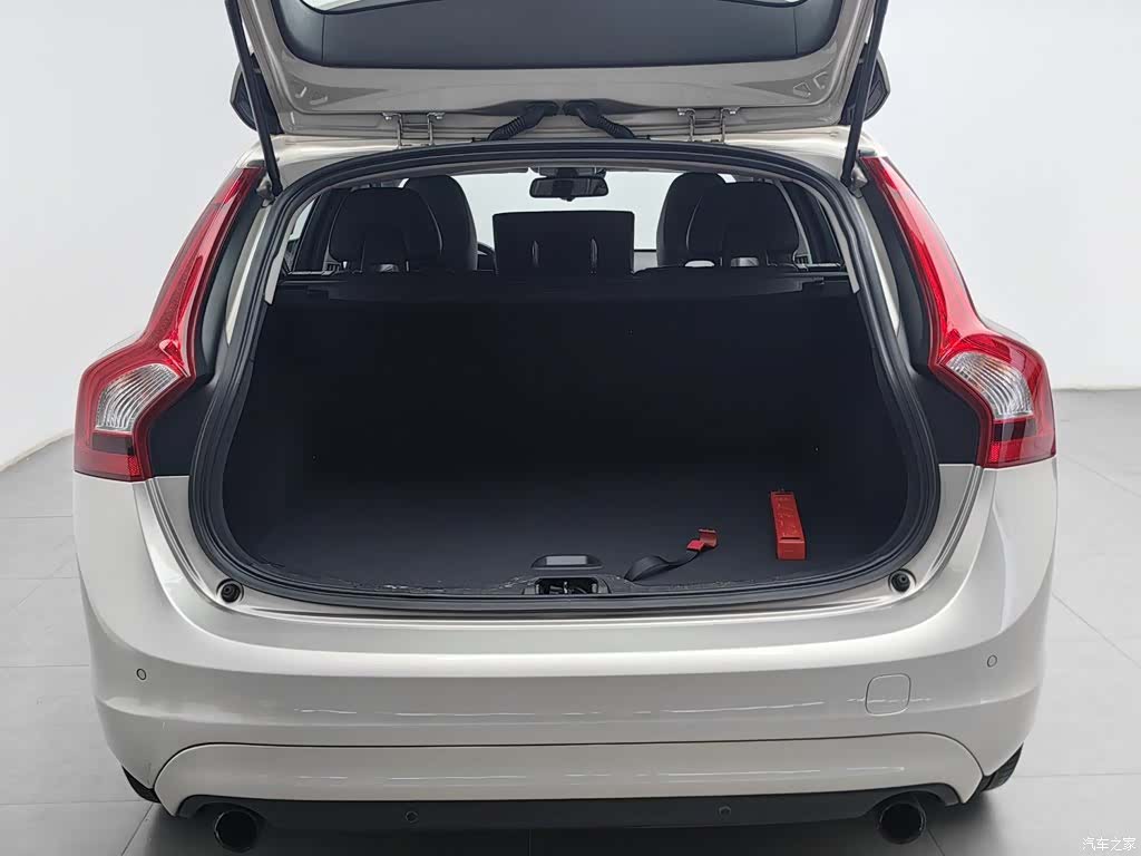 Volvo V60, 2017 16