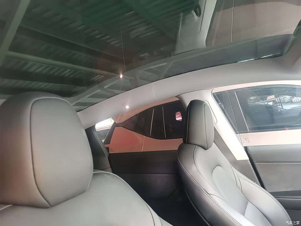 Tesla Model Y, 2024 9