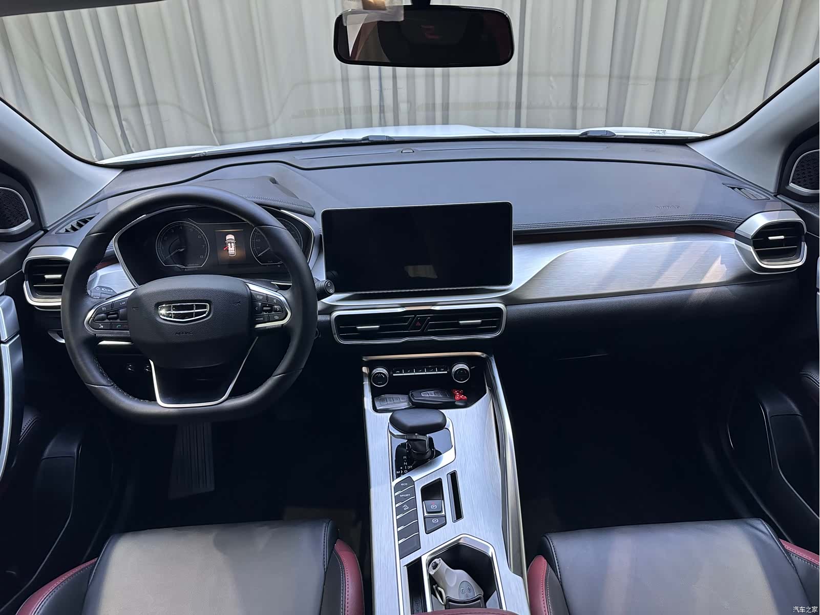 Geely Coolray, 2022 10