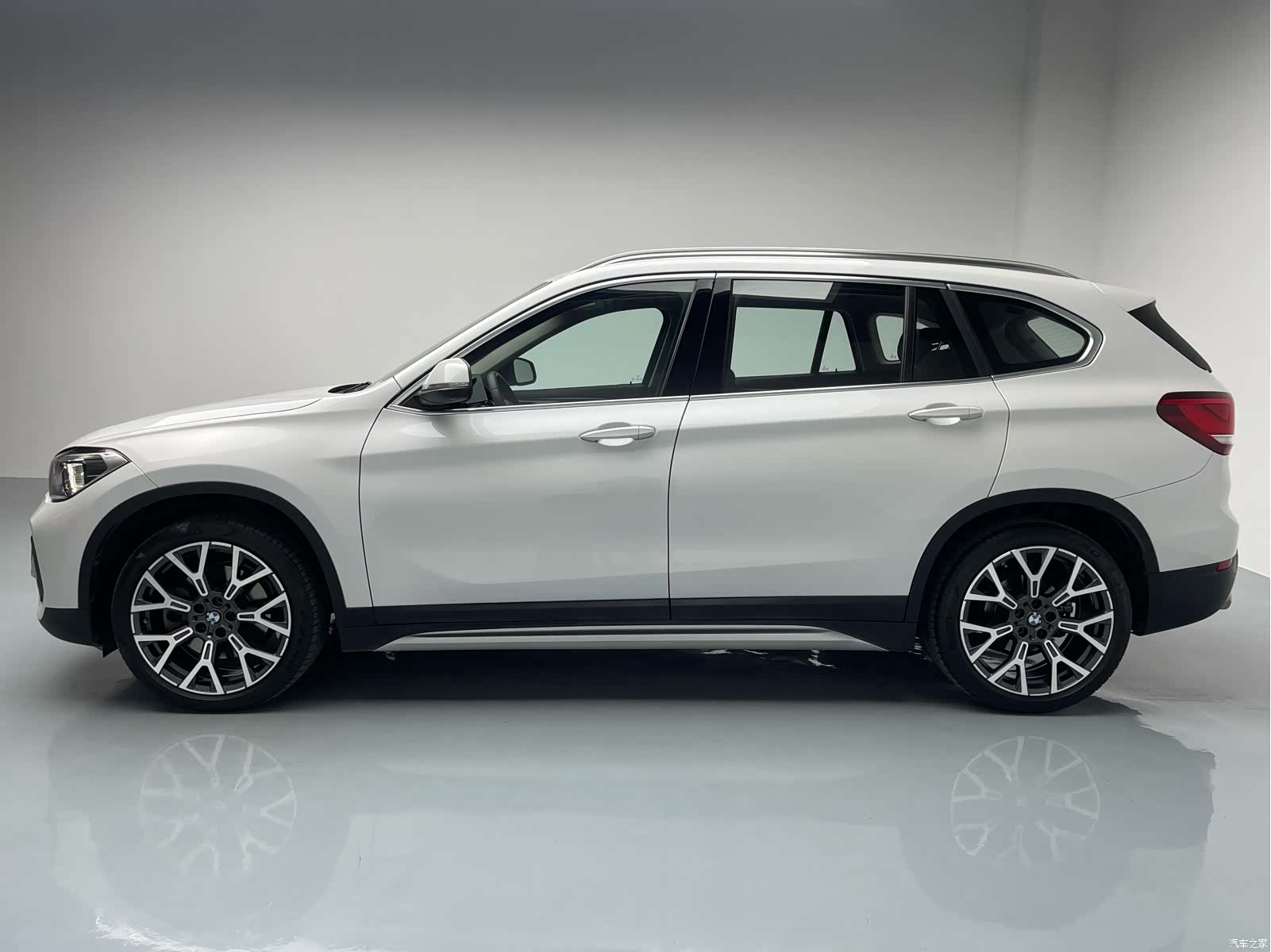 BMW X1, 2022 все фото