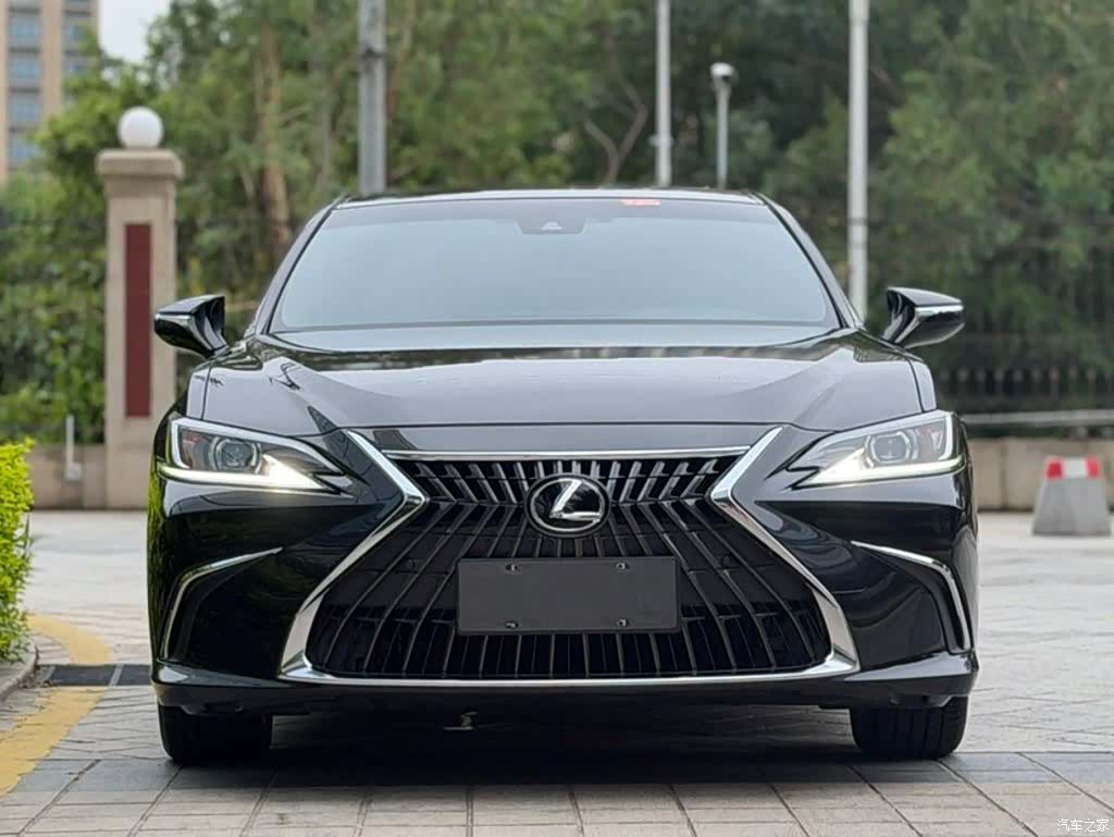 Lexus ES, 2024 2