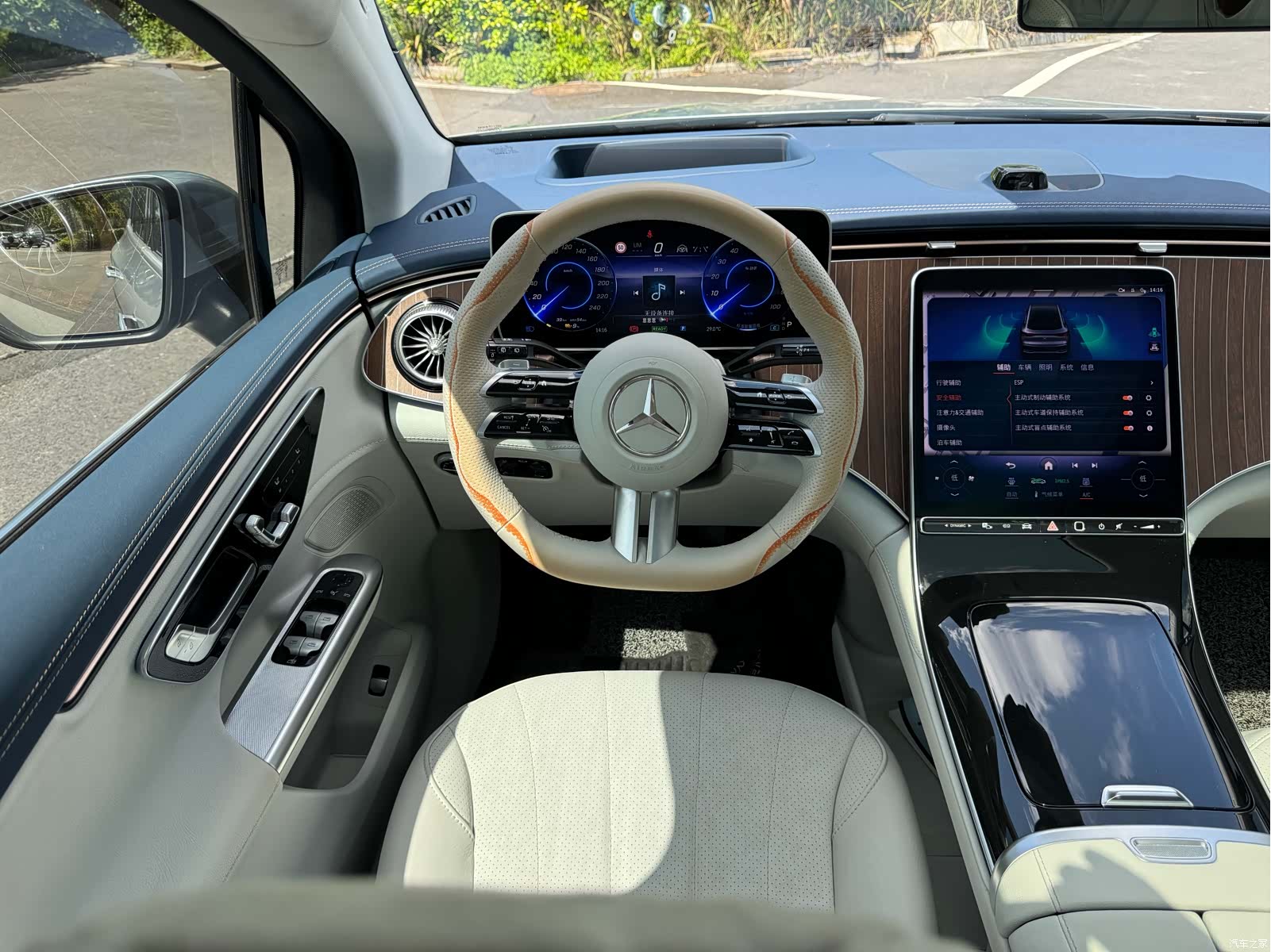 Mercedes-Benz EQE, 2023 8