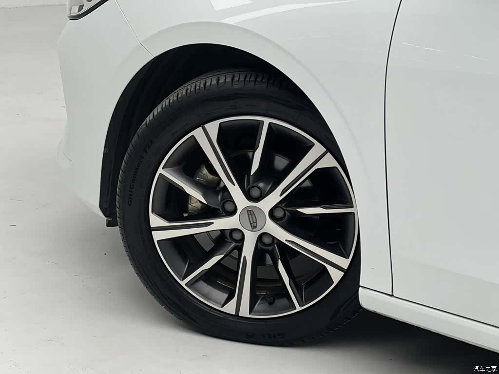 Geely Emgrand, 2022 13