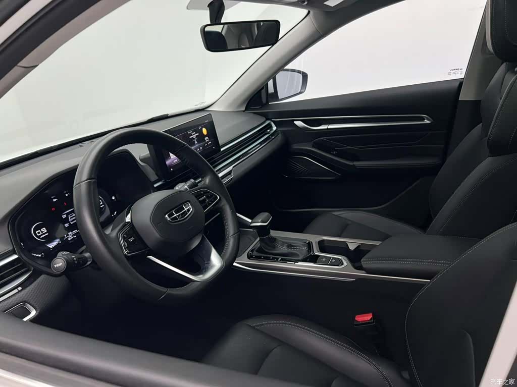 Geely Emgrand, 2022 16