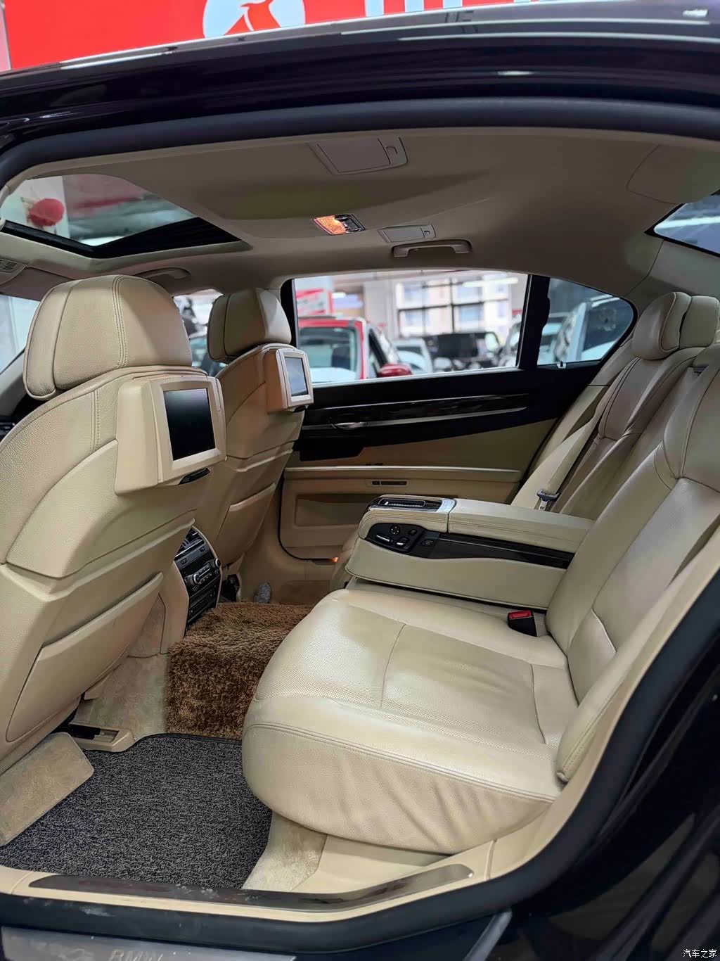 BMW 7 Series, 2011 6