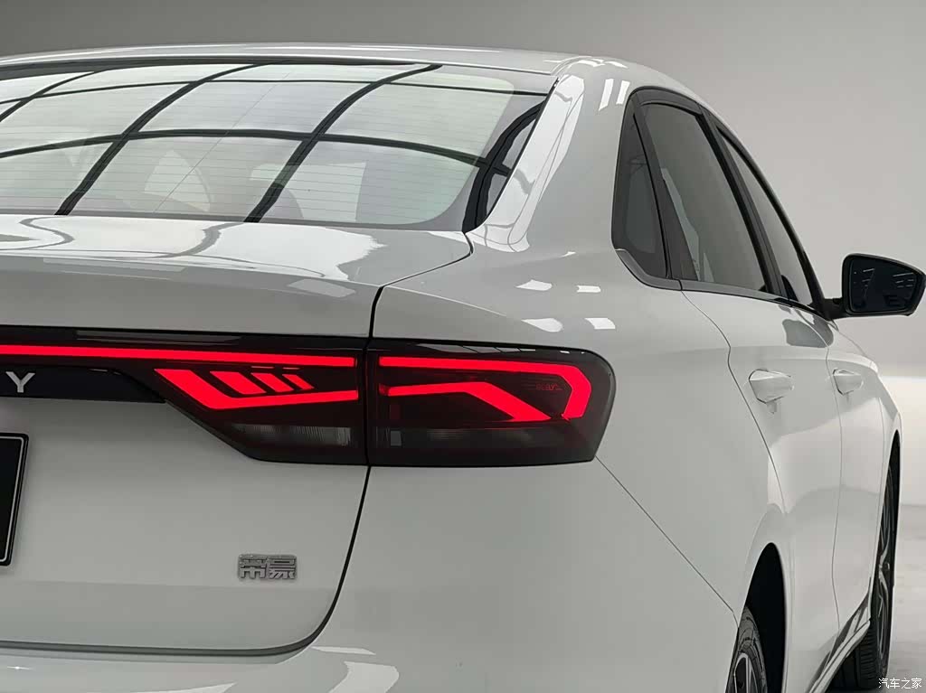 Geely Emgrand, 2022 9