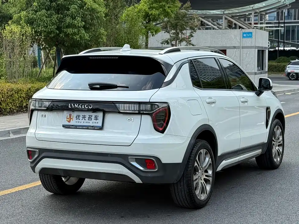Lynk & Co 01