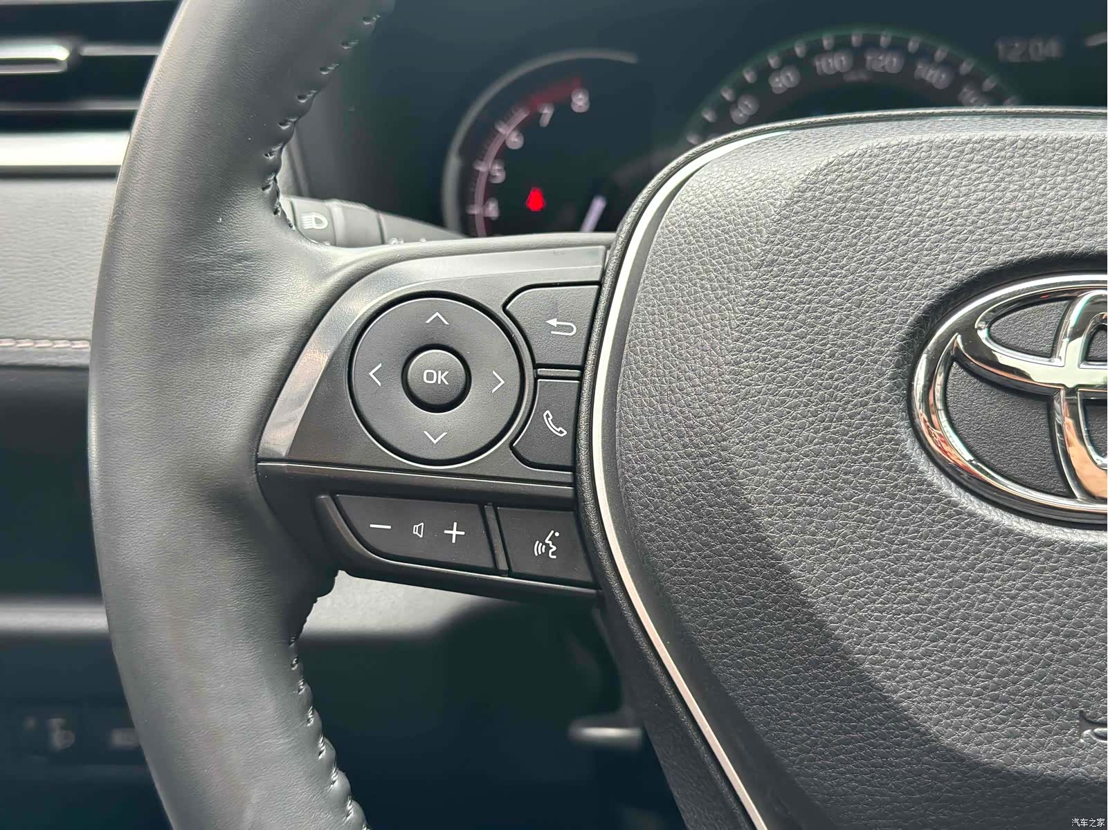 Toyota RAV4, 2022 10