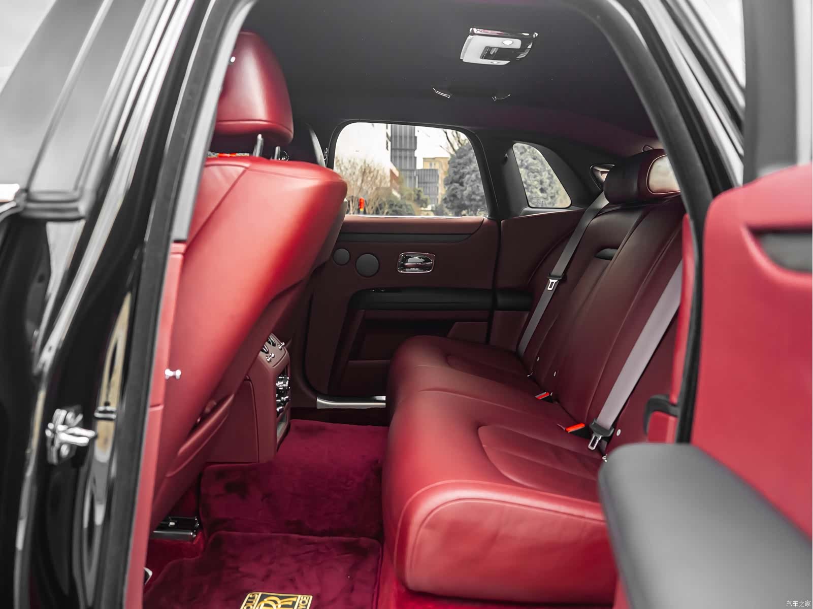Rolls-Royce Ghost, 2024 12