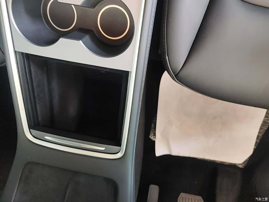 Tesla Model Y, 2023 9