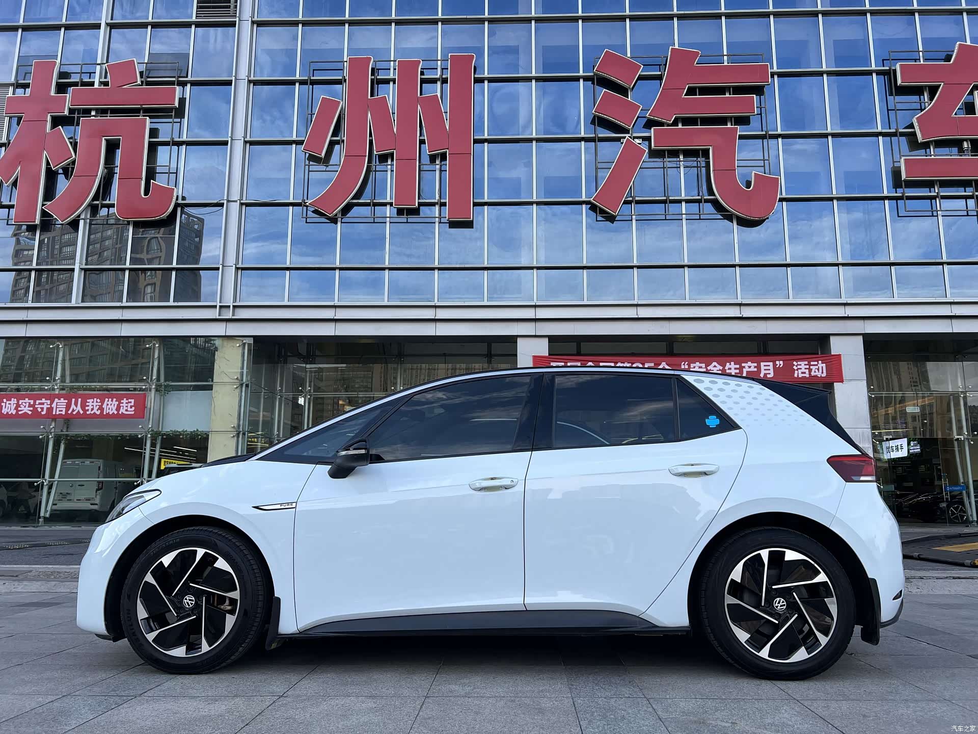 Volkswagen ID.3, 2023 все фото