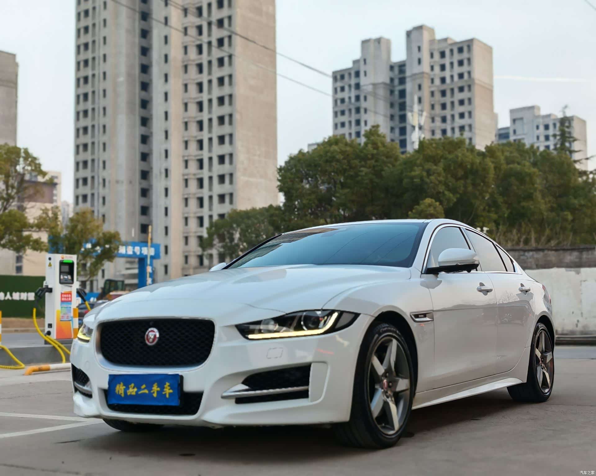 Jaguar XE, 2017 1