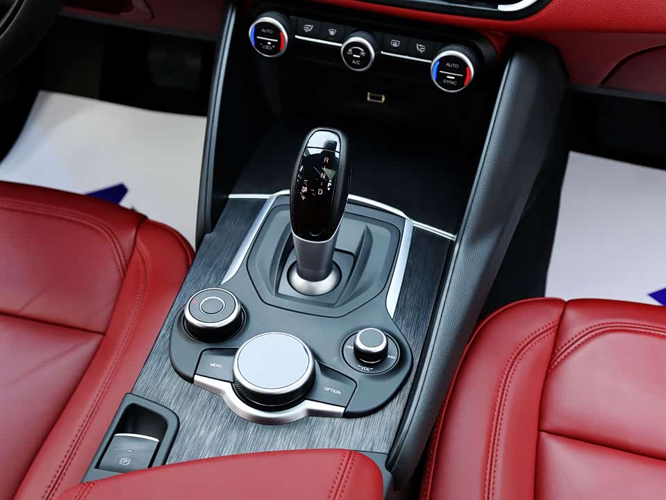 Alfa Romeo Giulia Alfa Romeo Giulia