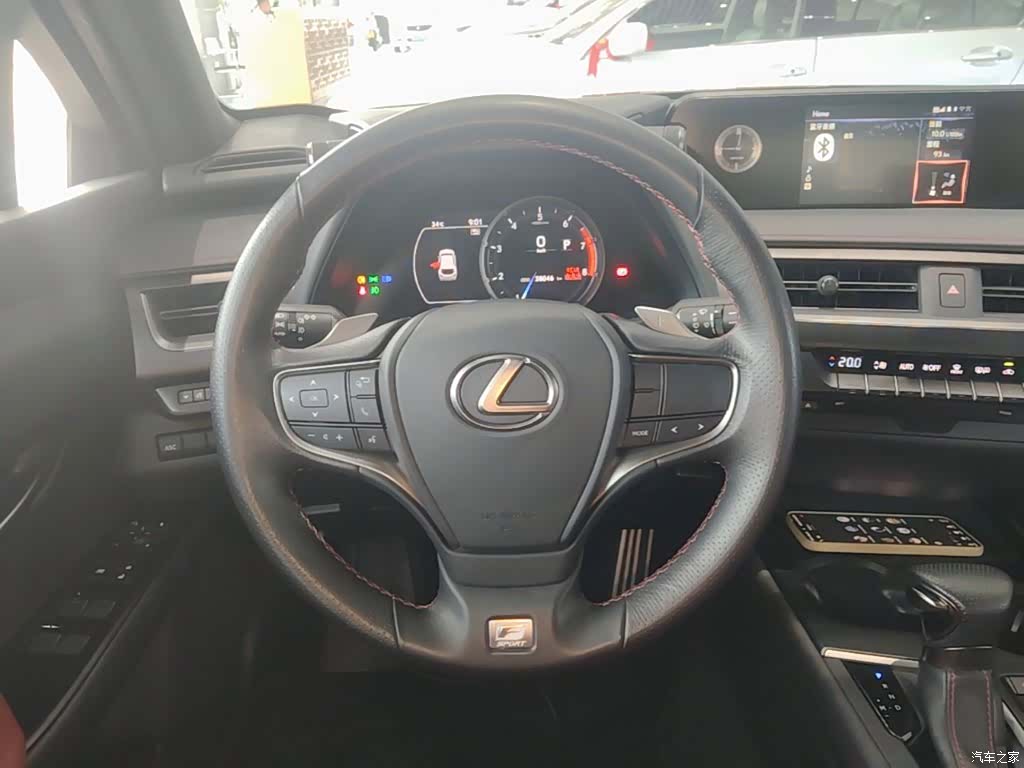 Lexus UX, 2020 11