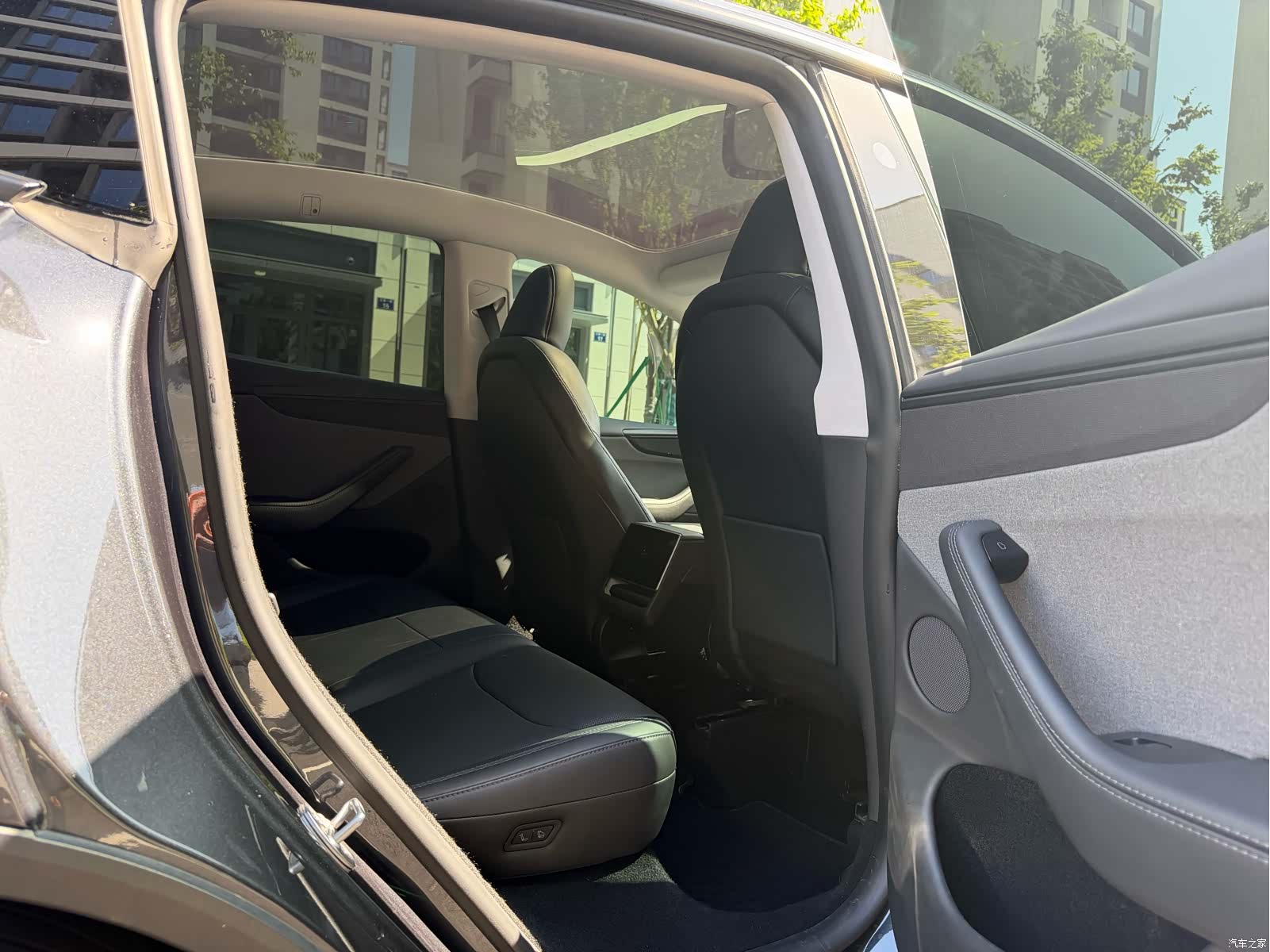 Tesla Model Y, 2025 4