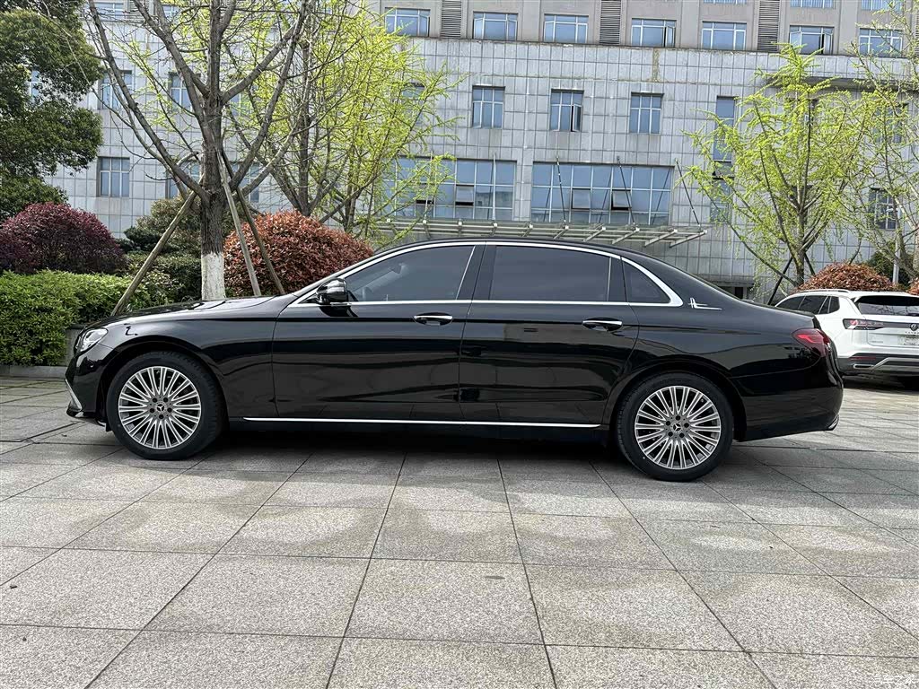 Mercedes-Benz E-Class, 2023 12