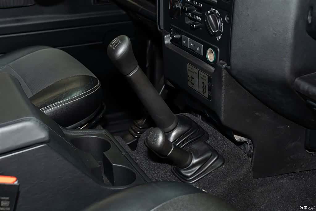 Land Rover Defender, 2015 13