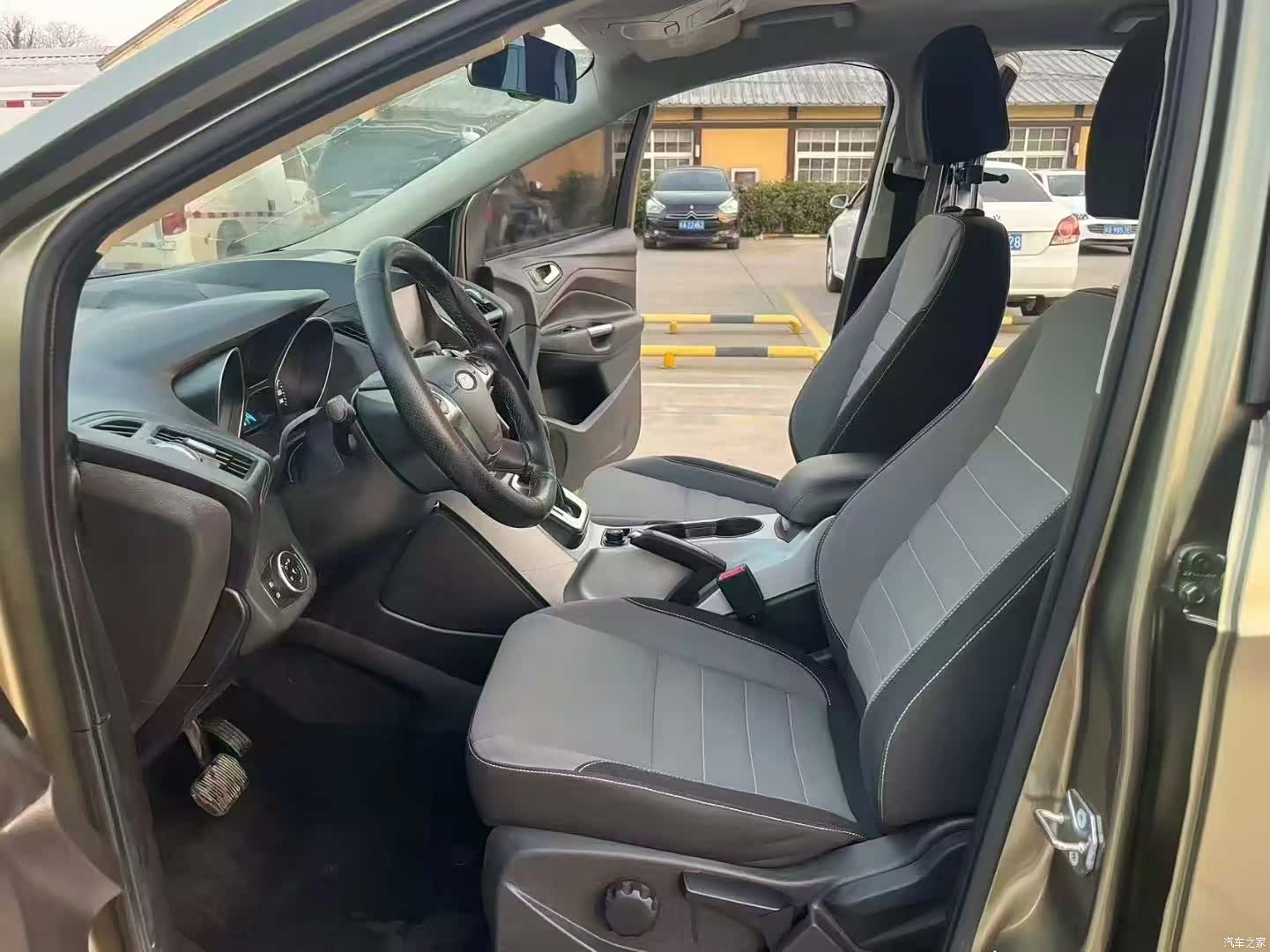 Ford Kuga, 2015 4