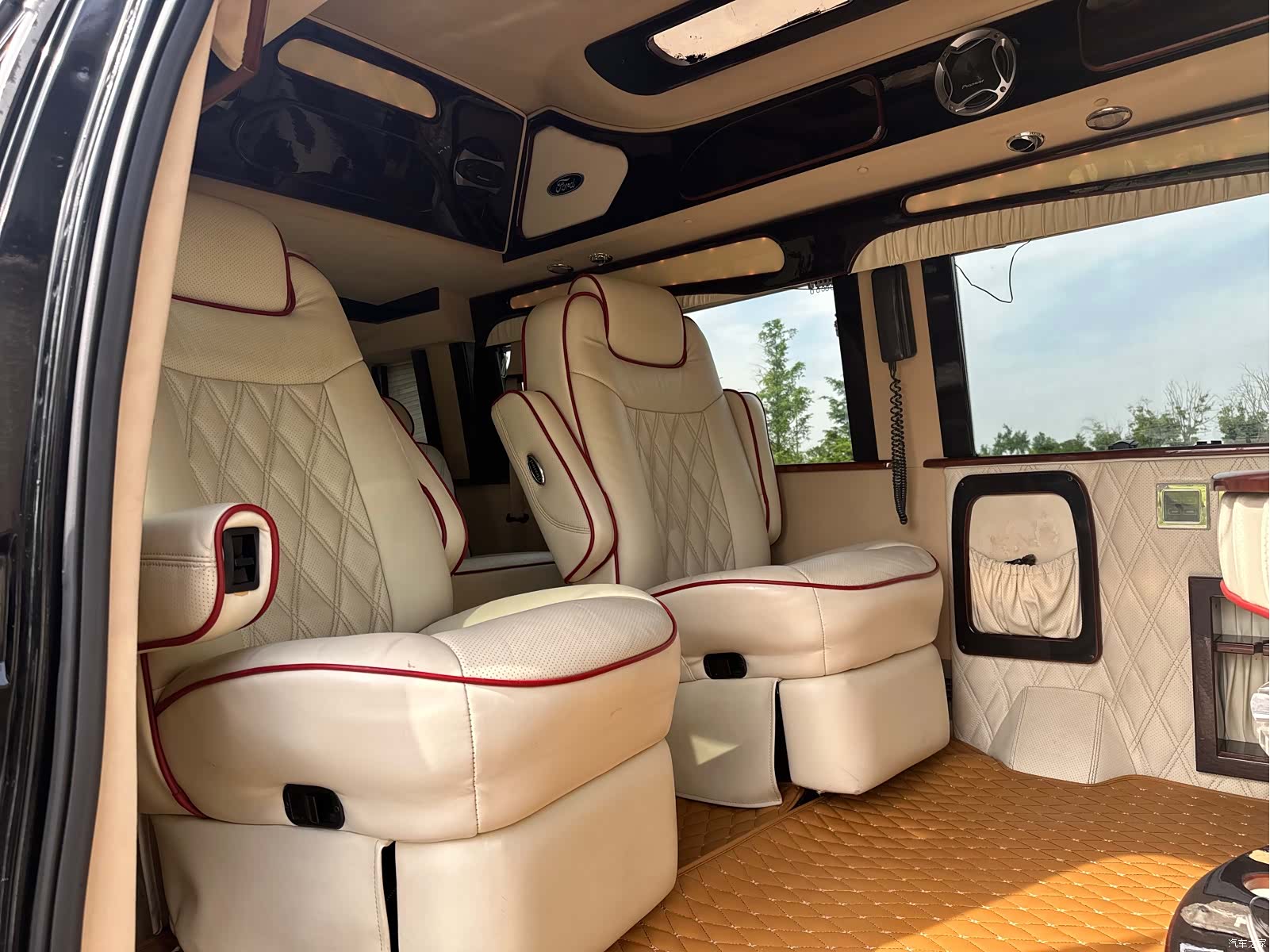 Ford E350, 2010 9
