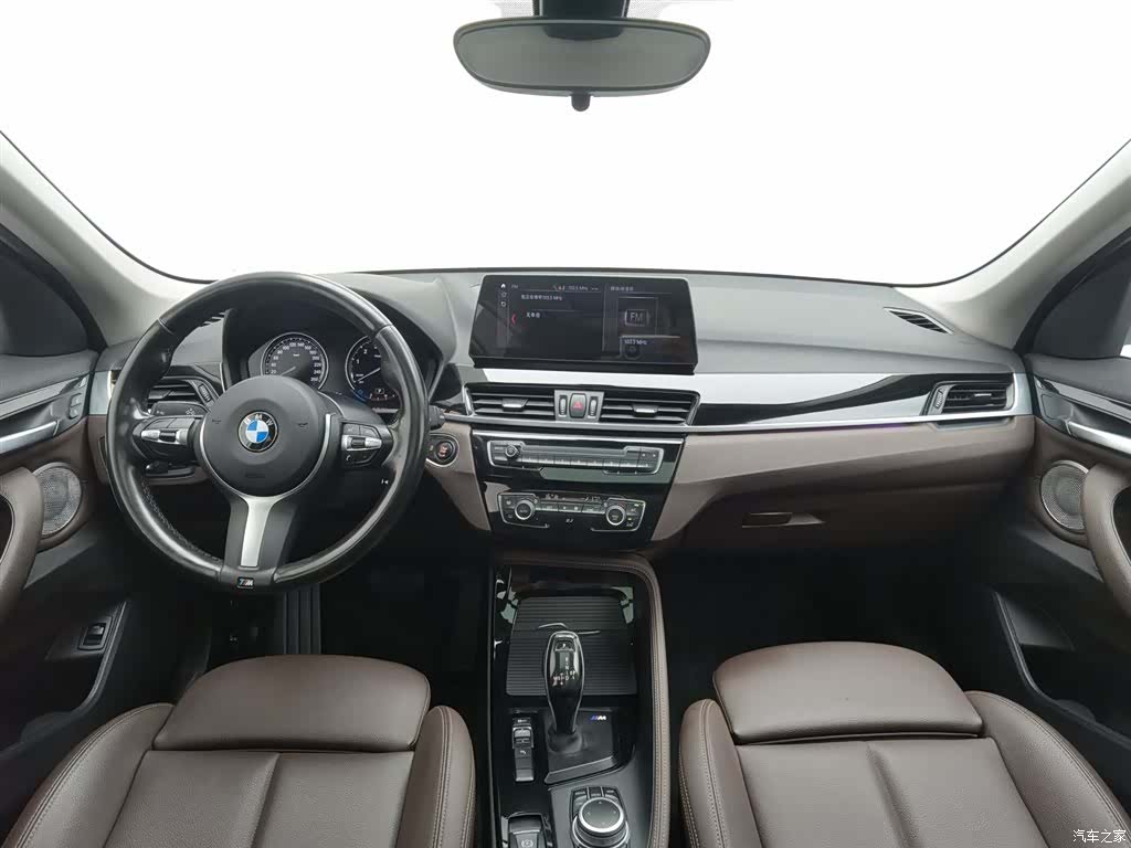 BMW X1, 2021 все фото