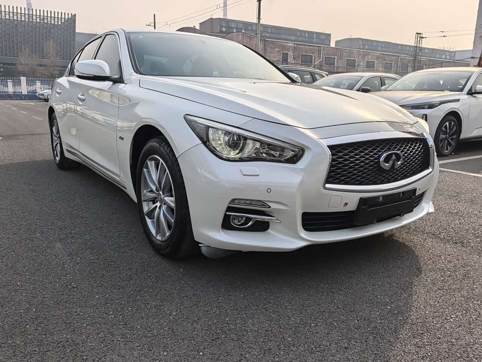 Infiniti Q50L