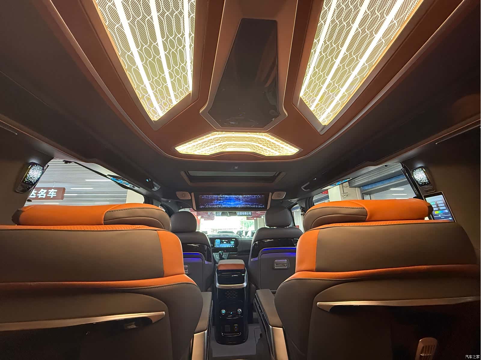 Ford Tourneo, 2025 16