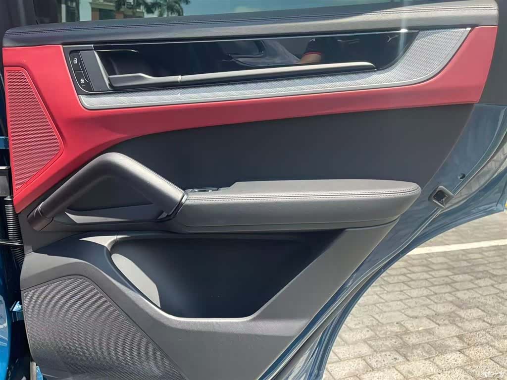 Porsche Cayenne, 2024 11