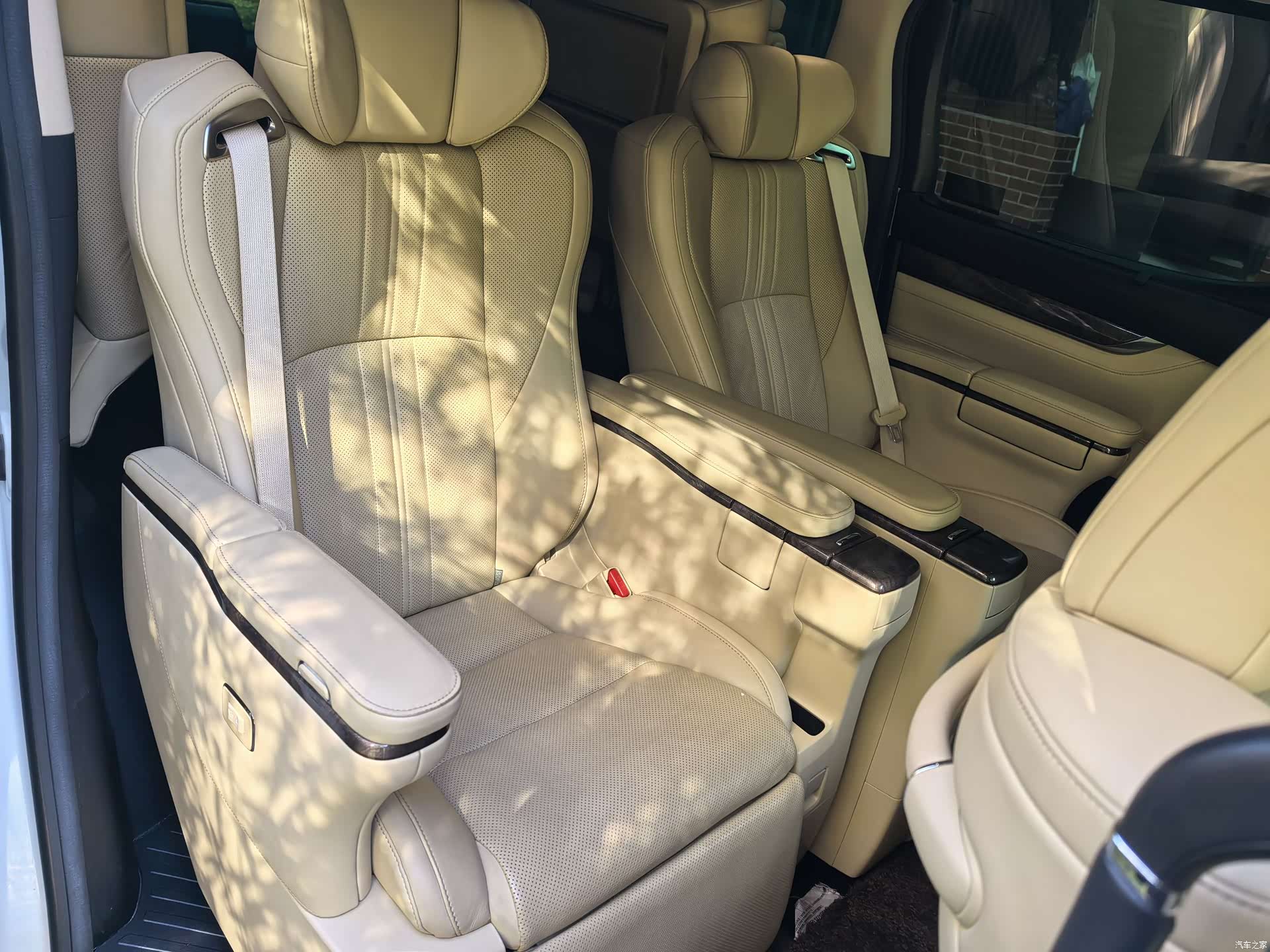 Toyota Alphard, 2021 20
