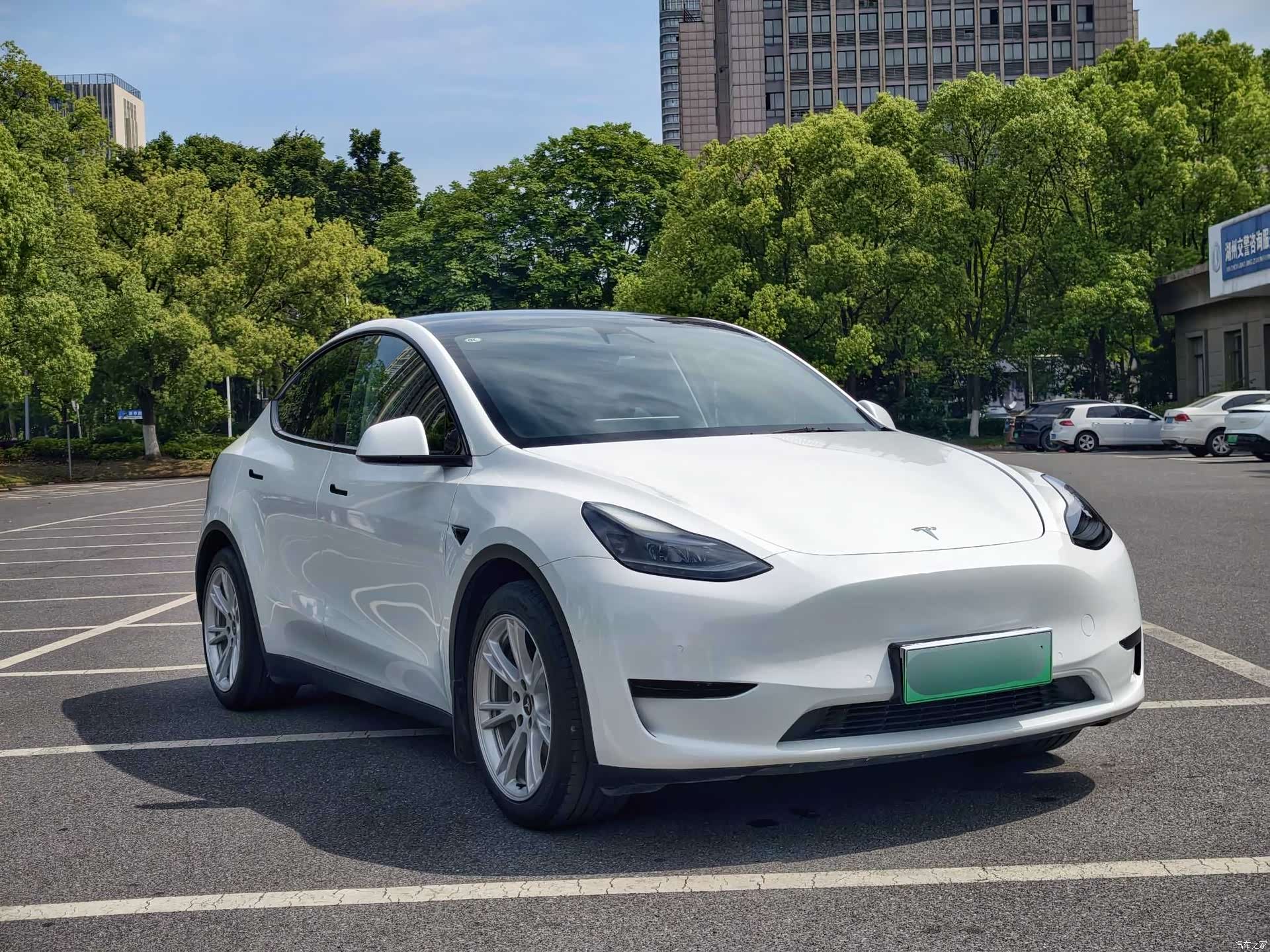 Tesla Model Y, 2022 3