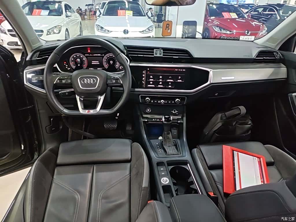 Audi Q3, 2022 10