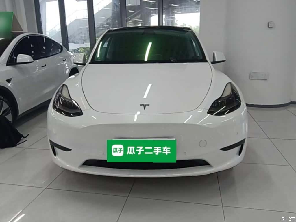 Tesla Model Y, 2022 3