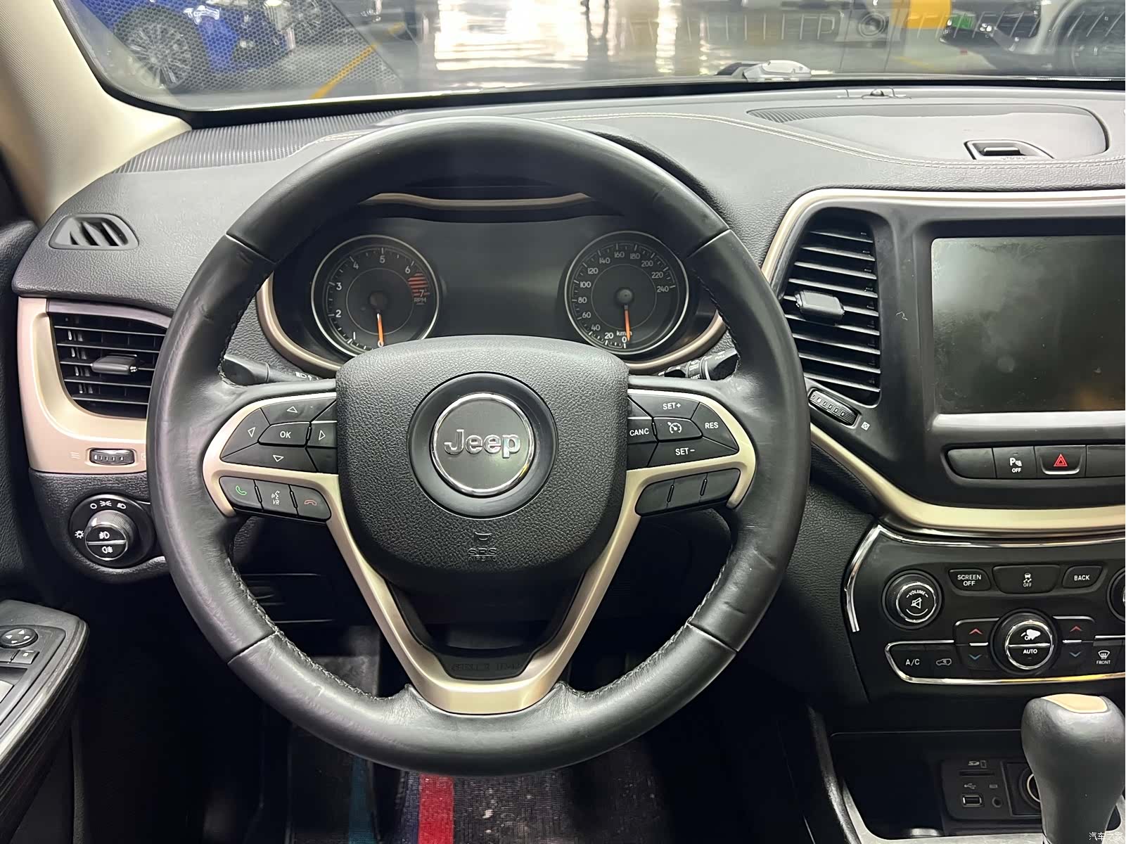 Jeep Cherokee, 2016 13