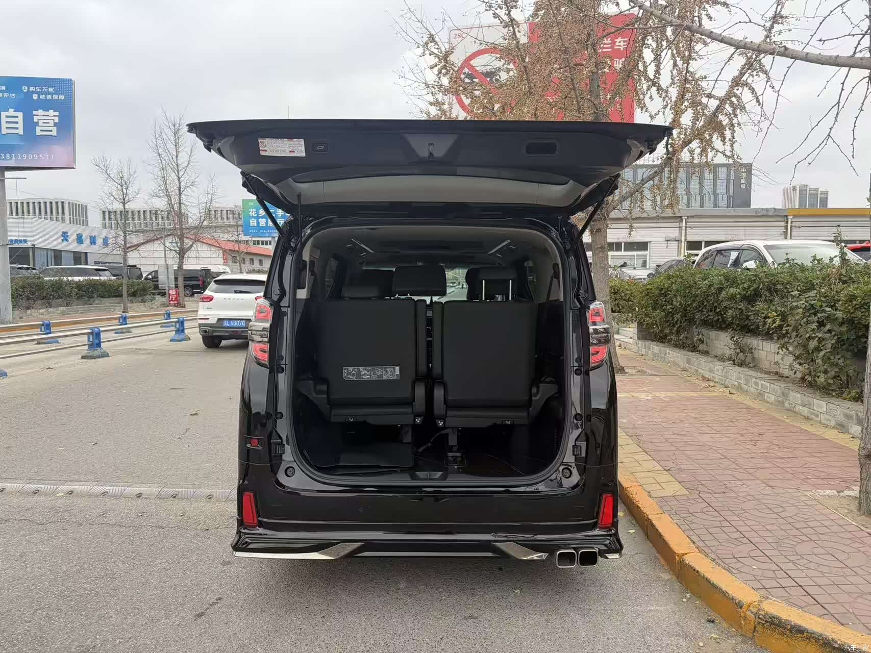 Toyota Vellfire, 2023 11