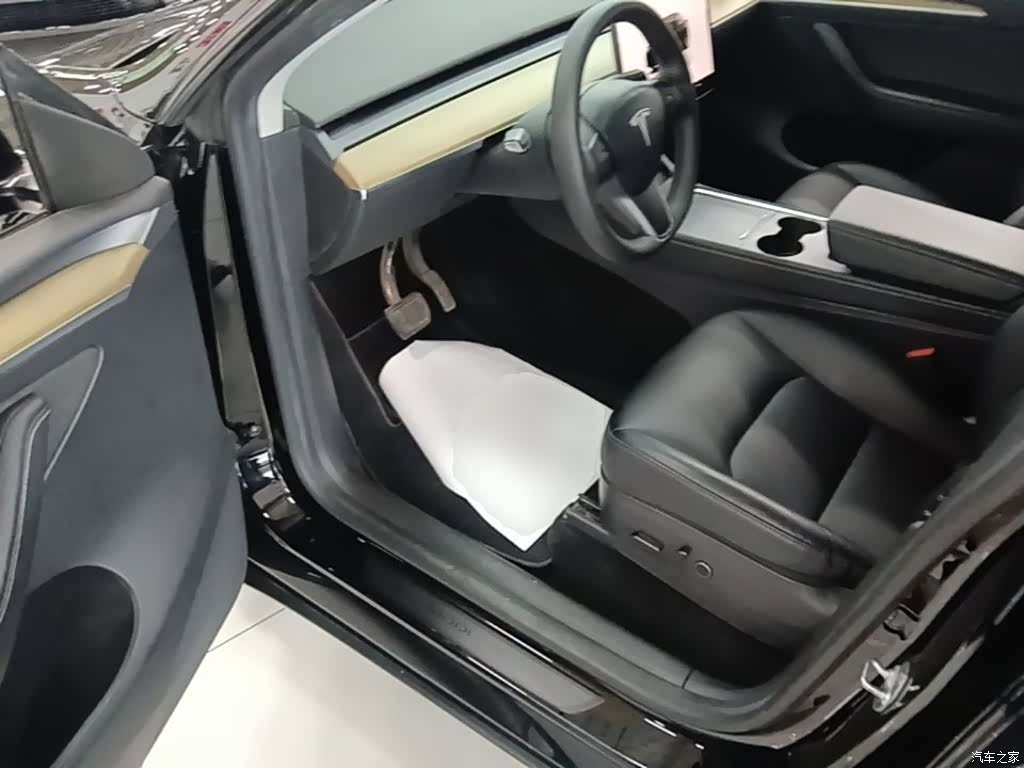 Tesla Model Y, 2023 16