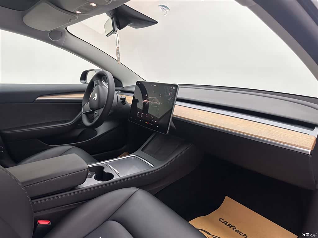 Tesla Model 3, 2022 11
