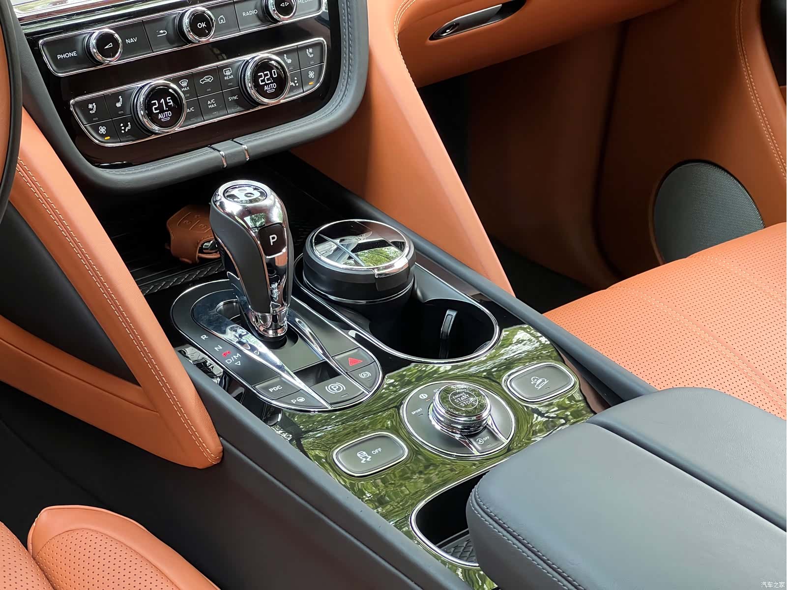 Bentley Bentayga, 2023 13