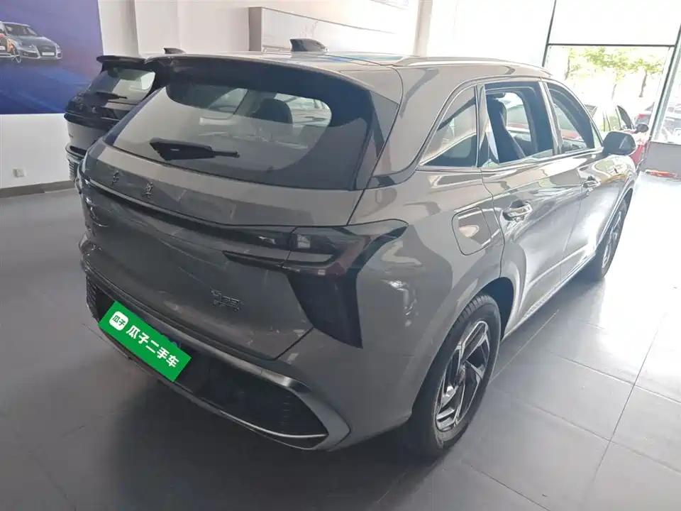 Hongqi HS3