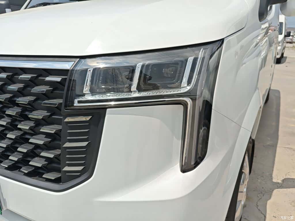 Maxus V80, 2025 24