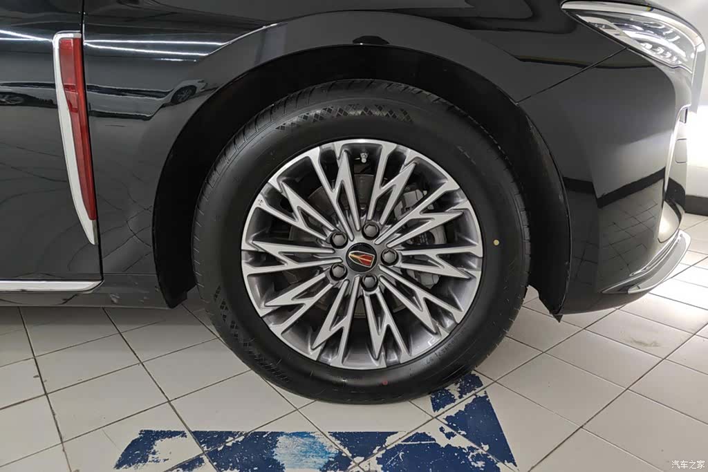 Hongqi H5, 2024 6