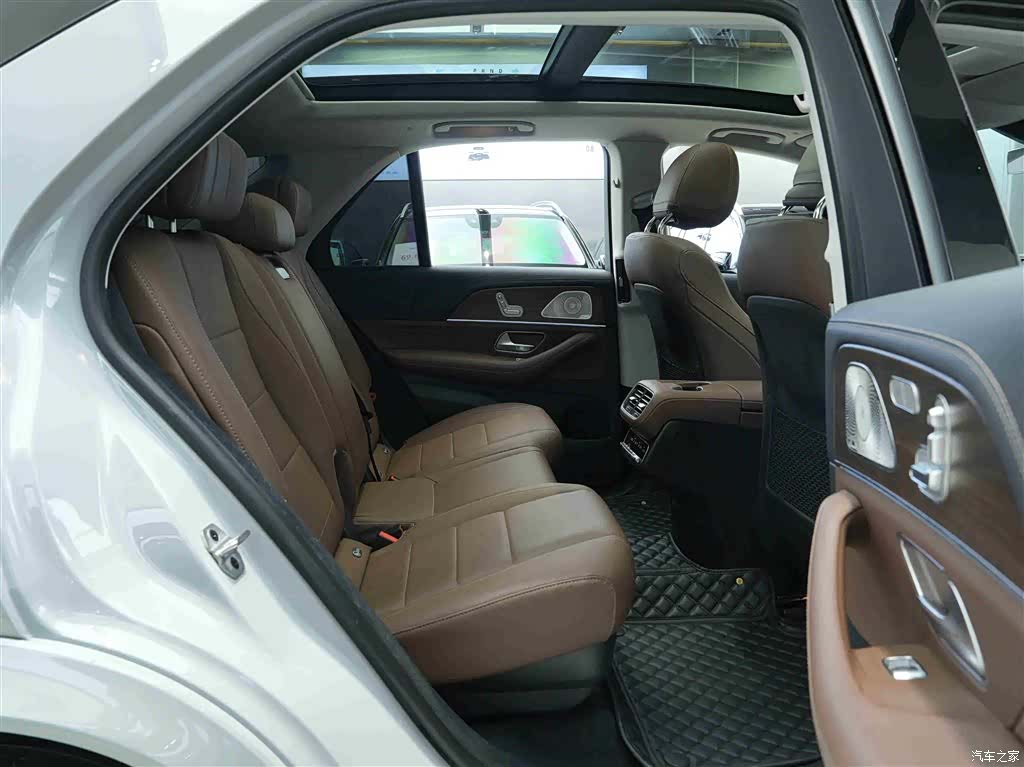 Mercedes-Benz GLE, 2024 13