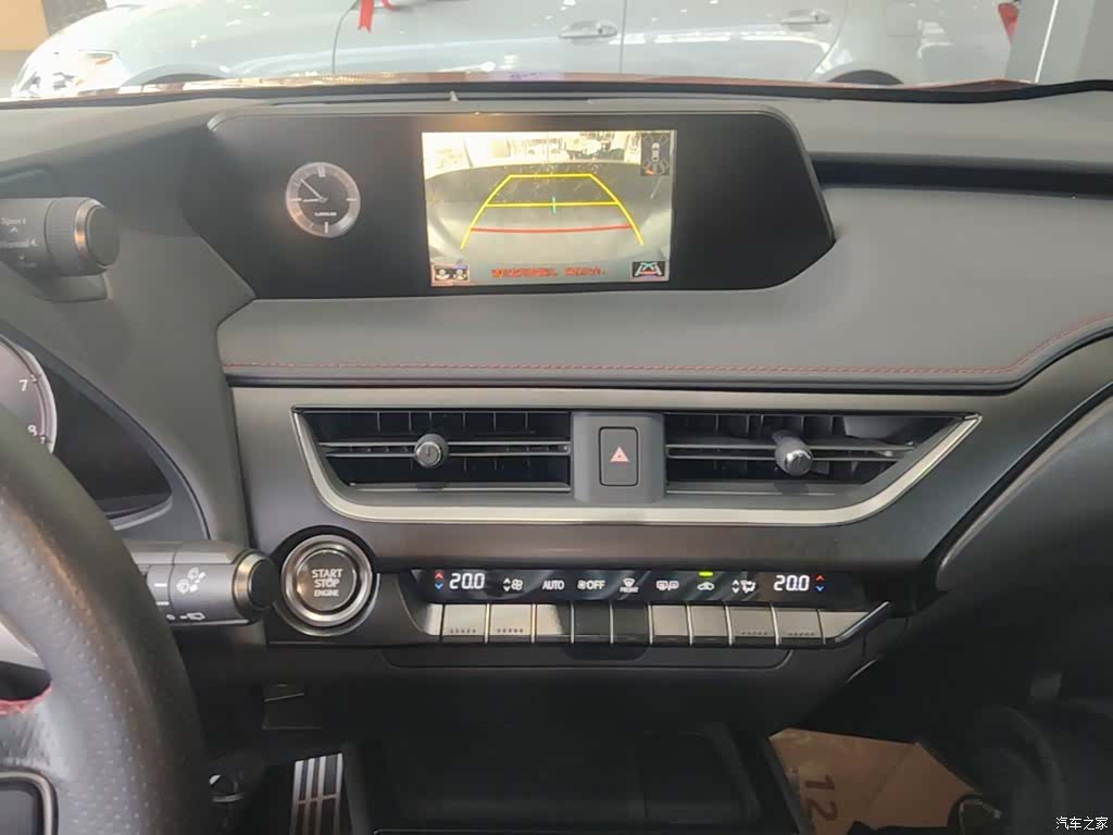 Lexus UX, 2020 13