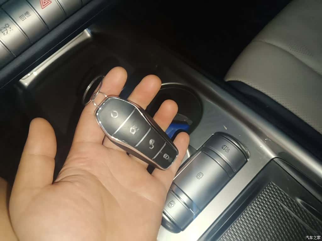 BYD Dolphin, 2024 17