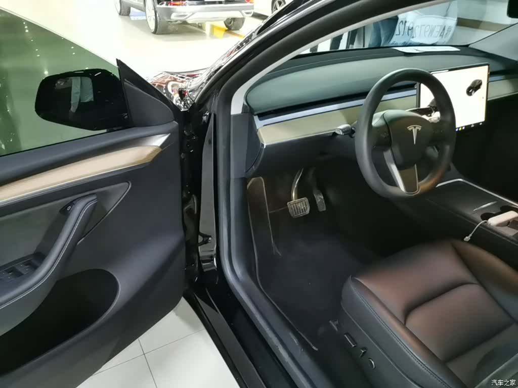 Tesla Model Y, 2023 16