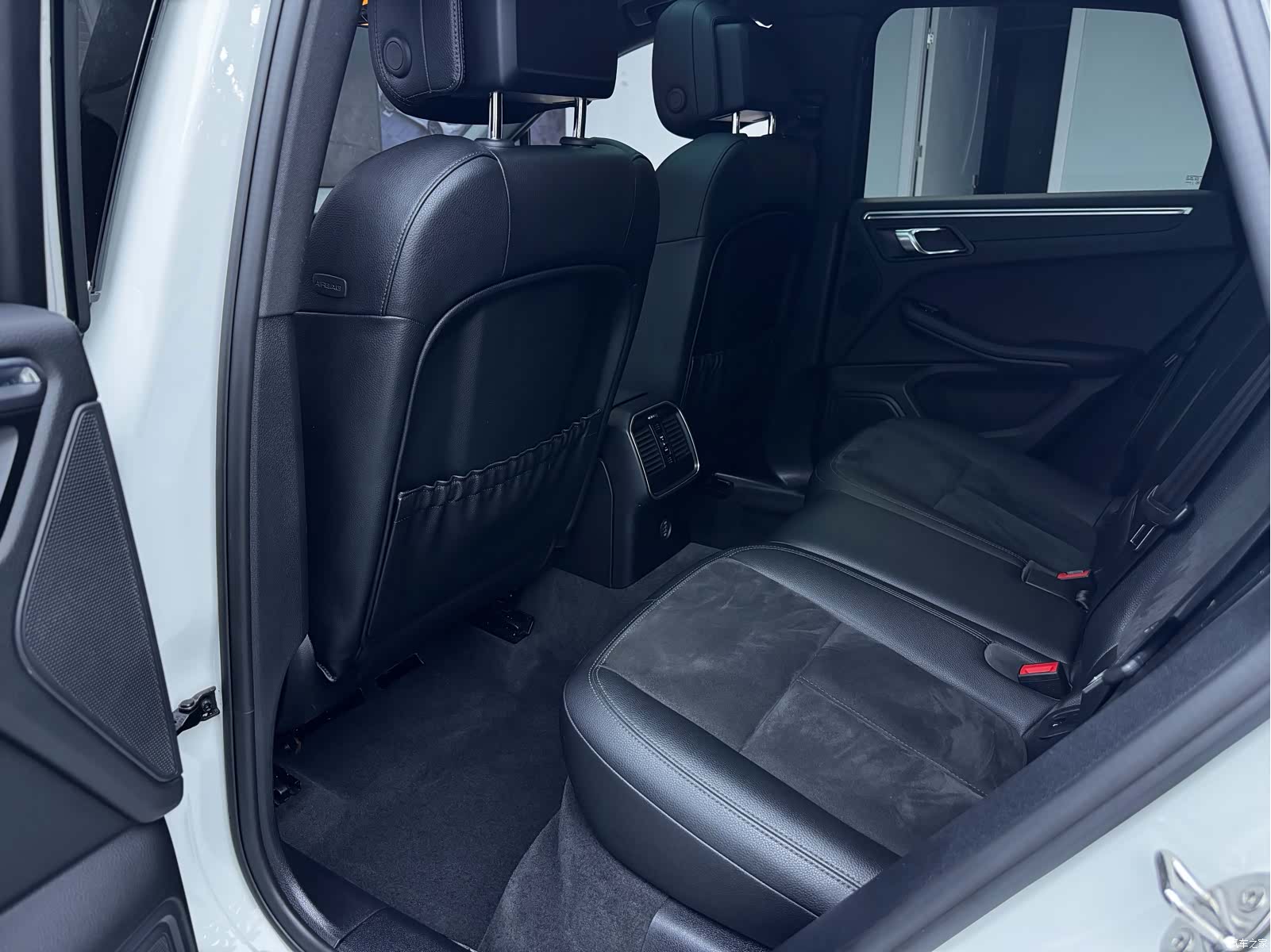 Porsche Macan, 2019 все фото