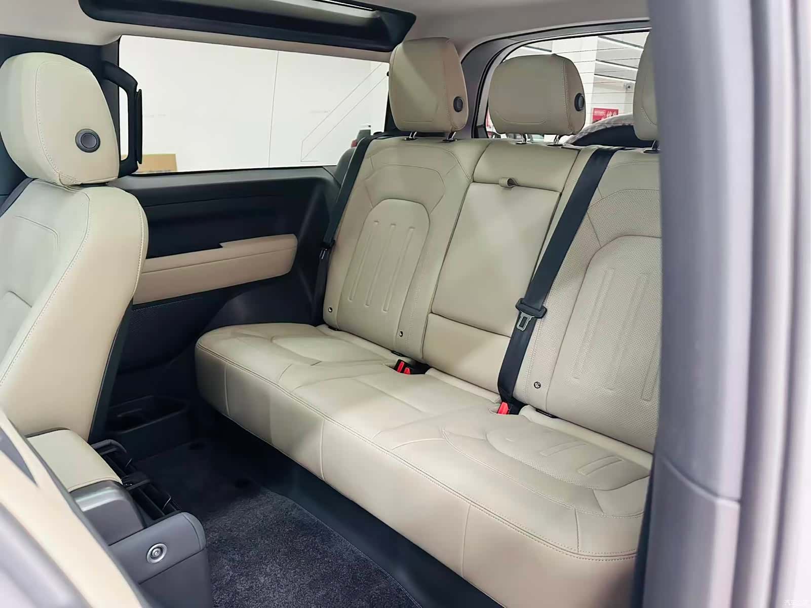 Land Rover Defender, 2021 11