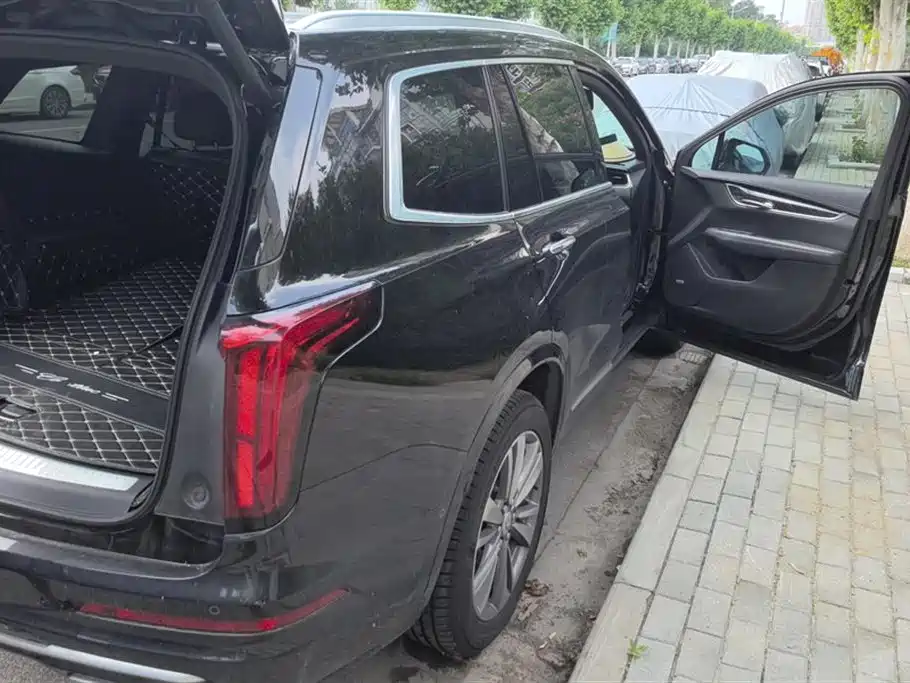 Cadillac XT6