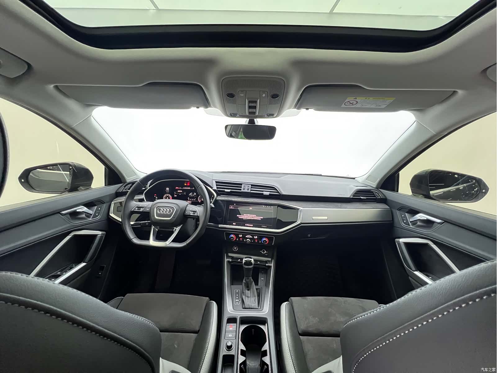 Audi Q3, 2022 10