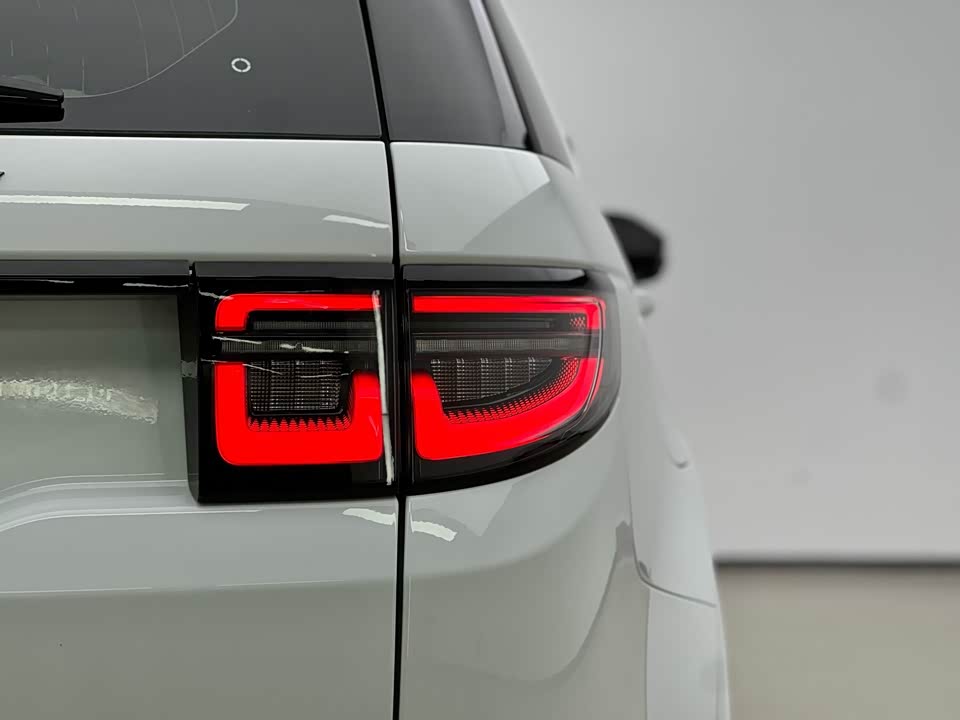 Land Rover Discover sources for sports